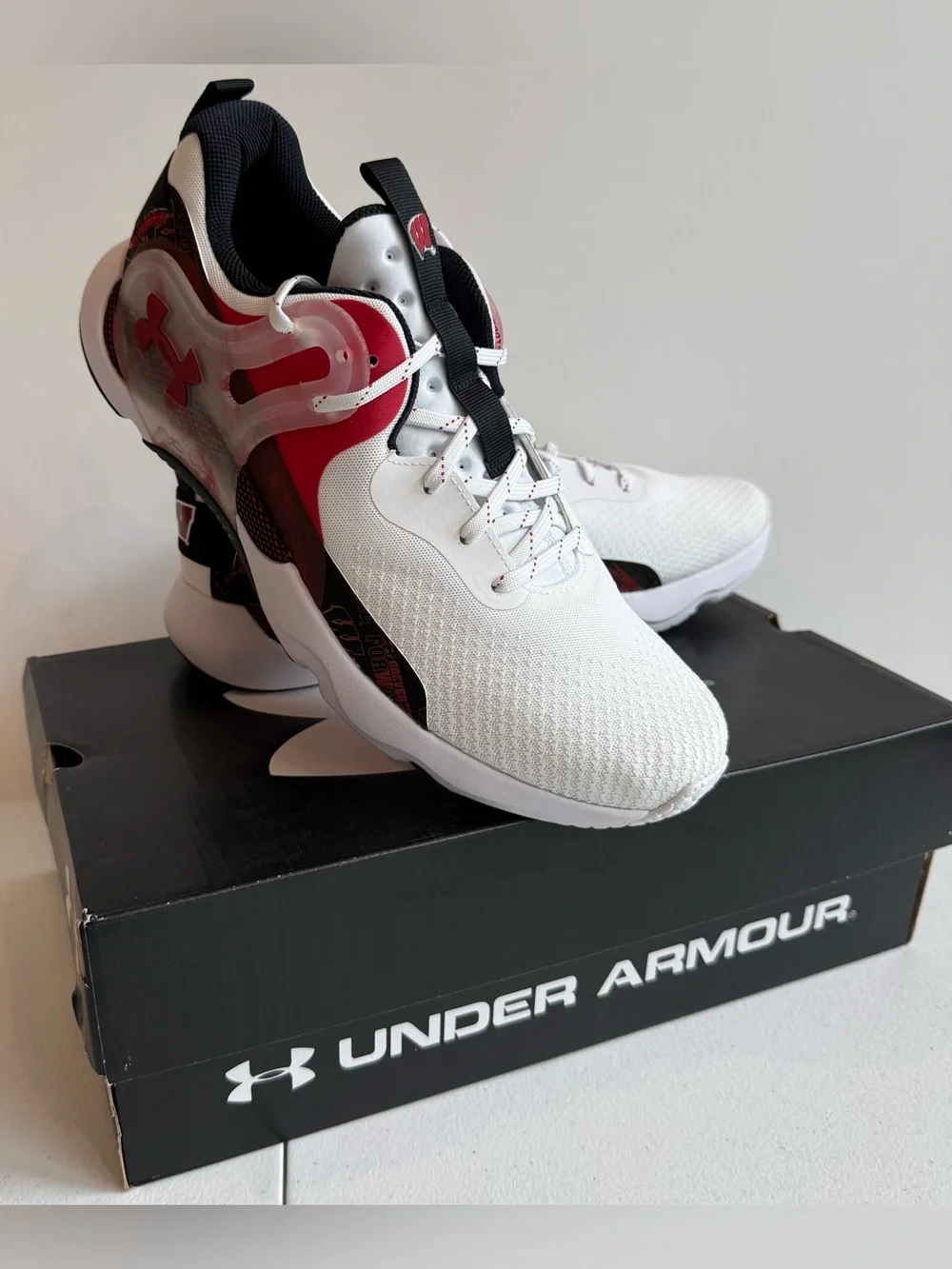 Wisconsin Badgers Under Armour Men’s 14 Team HOVR Apex 3 Shoes White Red Black